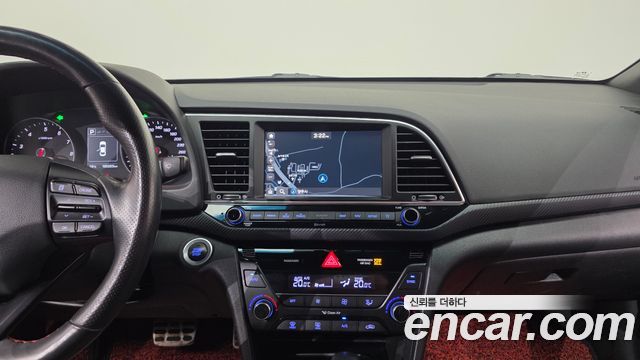 Hyundai AVANTE 2018 — photo 20