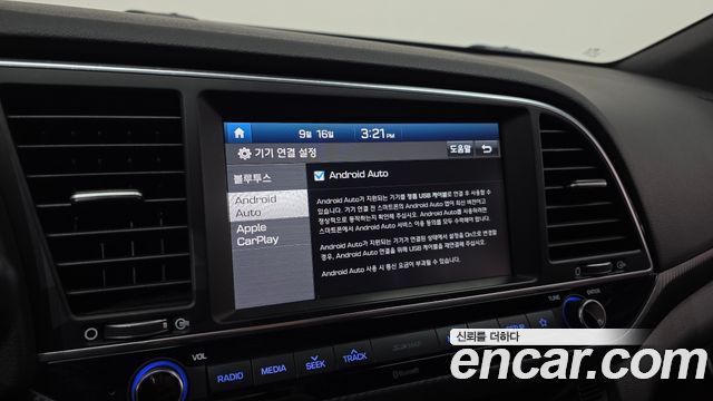 Hyundai AVANTE 2018 — photo 21