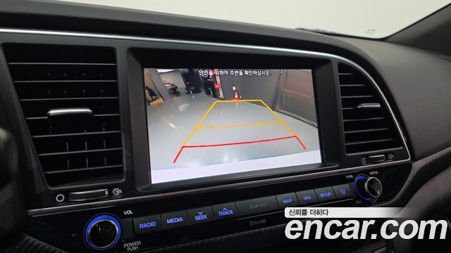 Hyundai AVANTE 2018 — photo 22