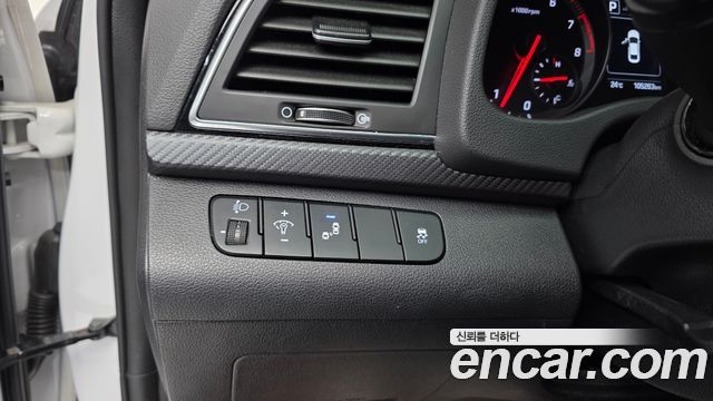 Hyundai AVANTE 2018 — photo 24