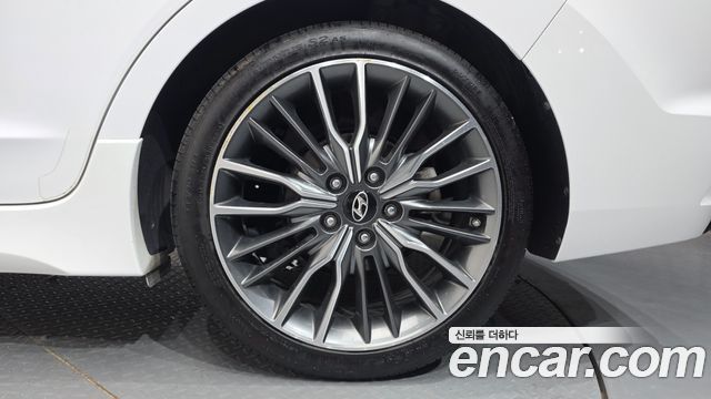 Hyundai AVANTE 2018 — photo 7