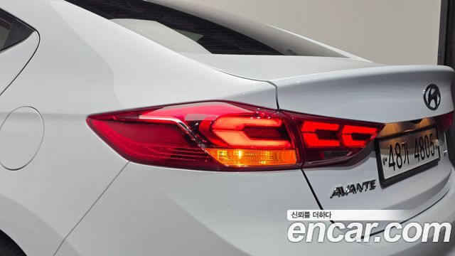 Hyundai AVANTE 2018 — photo 9