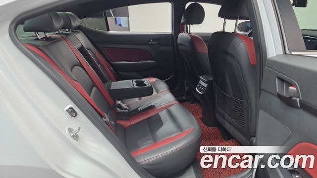 Hyundai AVANTE 2018 — photo 16