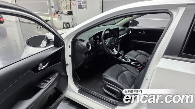 Kia K3 2023 — photo 13