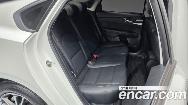 Kia K3 2023 — photo 17