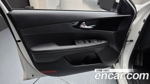 Kia K3 2023 — photo 14
