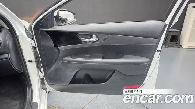 Kia K3 2023 — photo 15