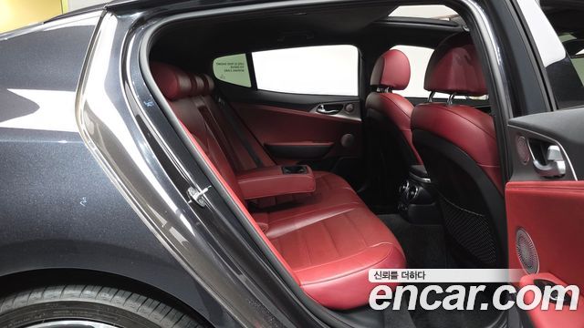 Kia Stinger 2019 — photo 11