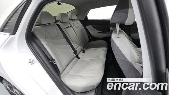 Hyundai AVANTE 2021 — photo 17