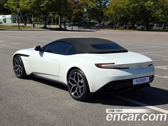 Aston Martin DB11 2019 — photo 2