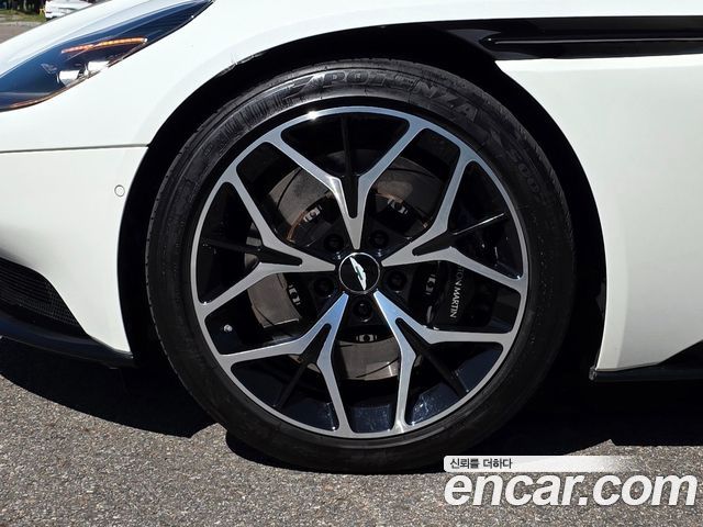 Aston Martin DB11 2019 — photo 5