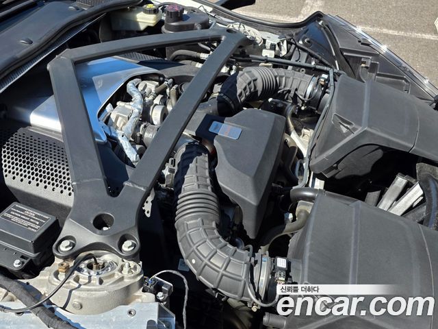 Aston Martin DB11 2019 — photo 6