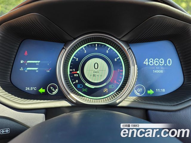 Aston Martin DB11 2019 — photo 8