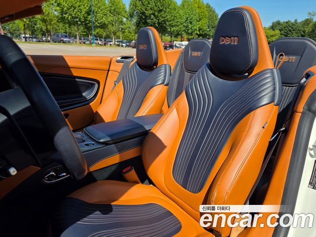 Aston Martin DB11 2019 — photo 10