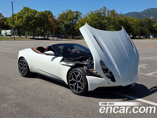 Aston Martin DB11 2019 — photo 12