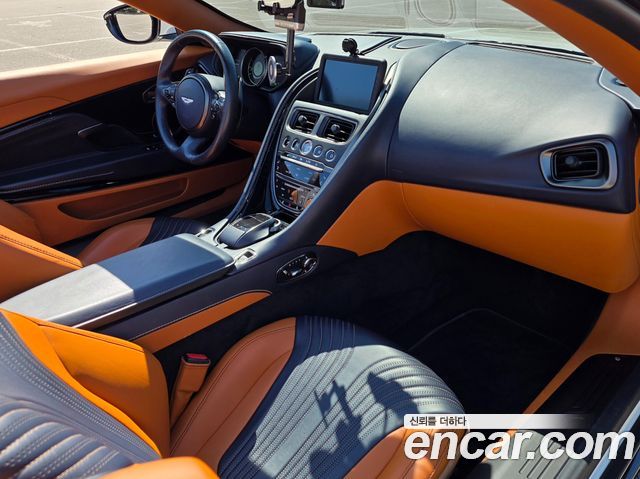 Aston Martin DB11 2019 — photo 15