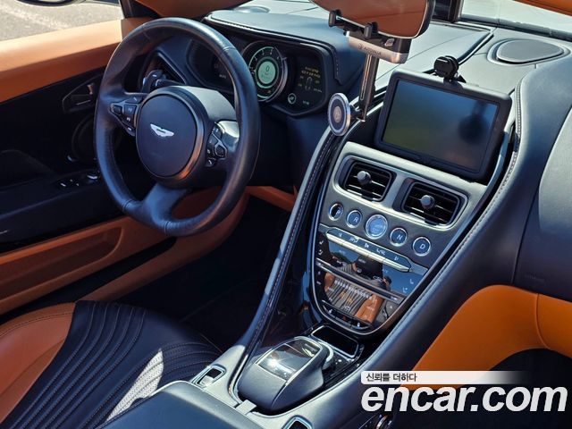 Aston Martin DB11 2019 — photo 16