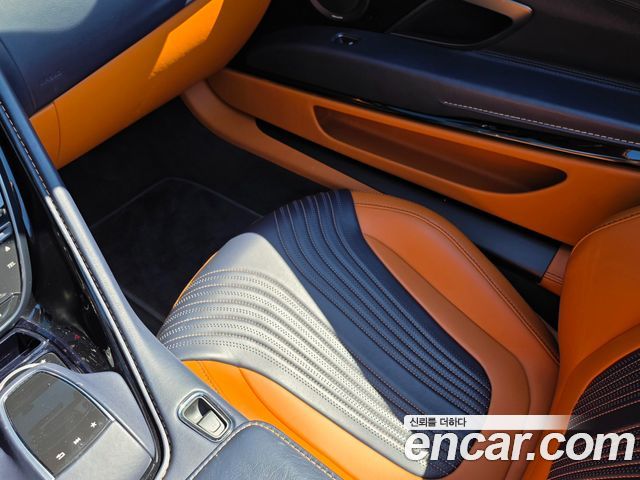 Aston Martin DB11 2019 — photo 19