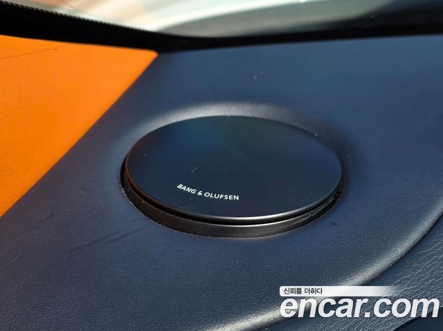 Aston Martin DB11 2019 — photo 20