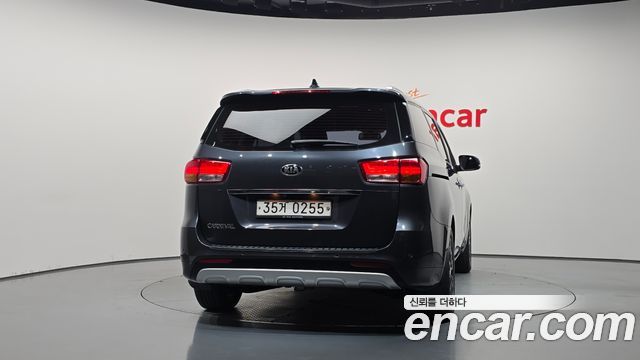 Kia Canival 2016 — photo 4