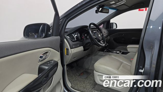 Kia Canival 2016 — photo 13