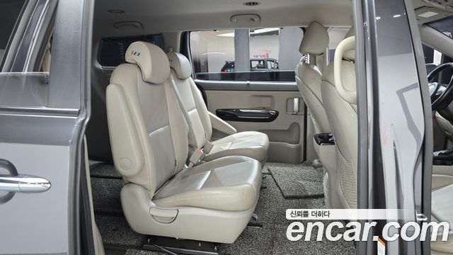 Kia Canival 2016 — photo 17