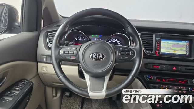 Kia Canival 2016 — photo 18