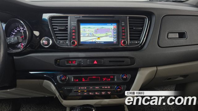 Kia Canival 2016 — photo 19