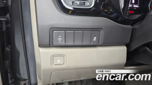 Kia Canival 2016 — photo 22
