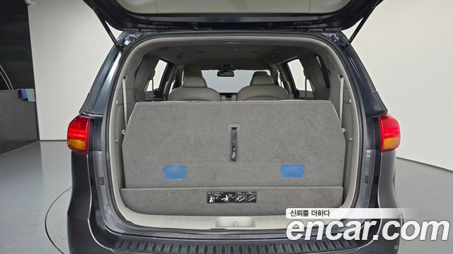 Kia Canival 2016 — photo 26