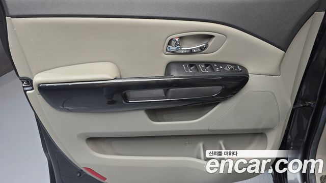 Kia Canival 2016 — photo 14