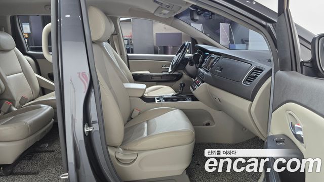 Kia Canival 2016 — photo 16