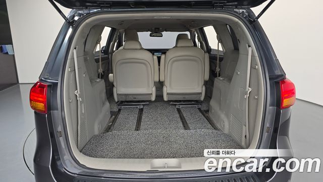 Kia Canival 2016 — photo 27