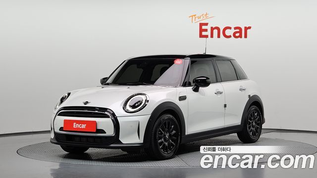 Mini Cooper 2024 — photo 1