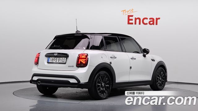 Mini Cooper 2024 — photo 2