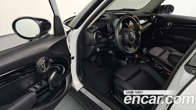 Mini Cooper 2024 — photo 13