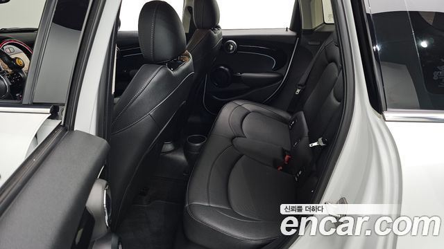 Mini Cooper 2024 — photo 17