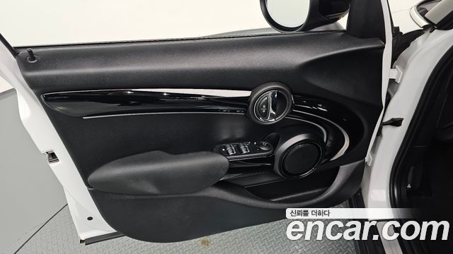 Mini Cooper 2024 — photo 14