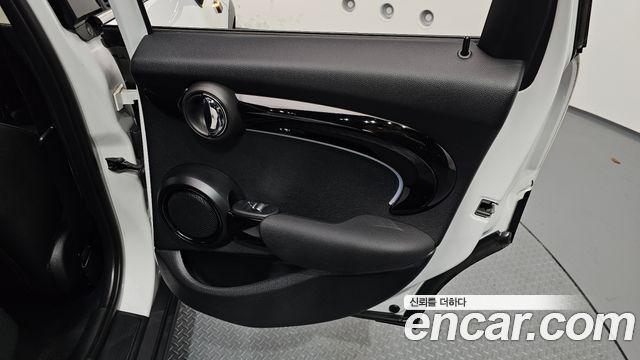 Mini Cooper 2024 — photo 15