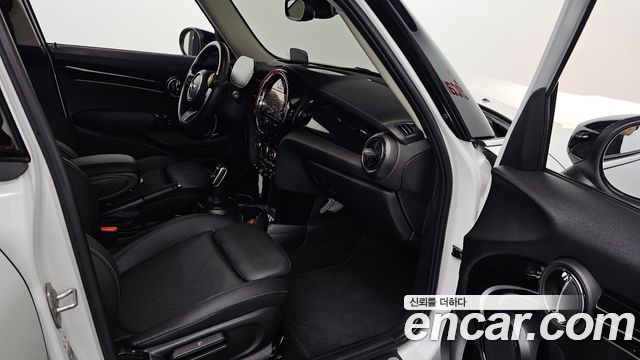 Mini Cooper 2024 — photo 16