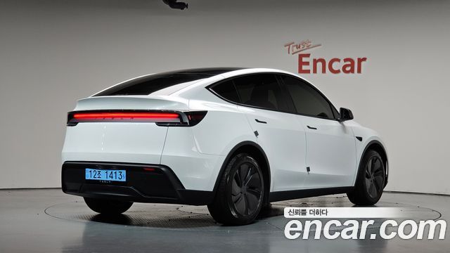 Tesla Model Y 2026 — photo 2