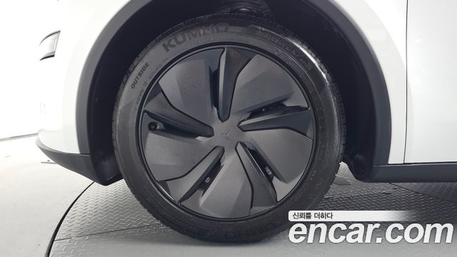 Tesla Model Y 2026 — photo 5
