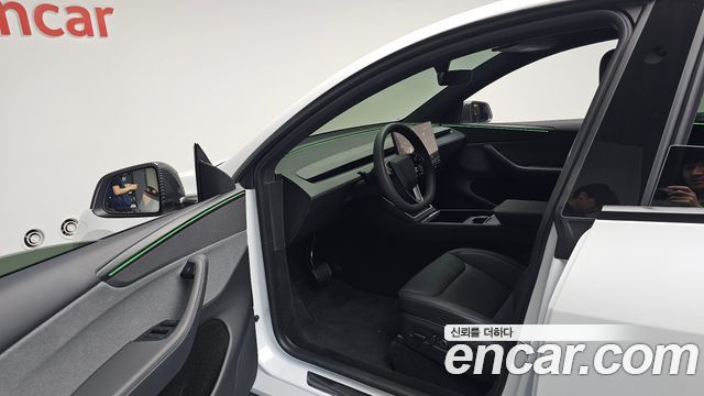 Tesla Model Y 2026 — photo 13