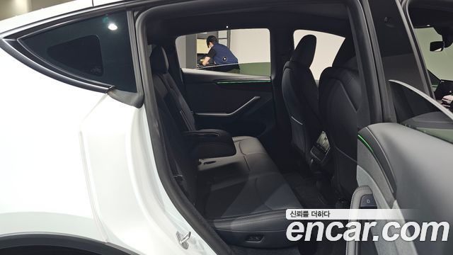 Tesla Model Y 2026 — photo 18