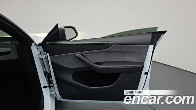 Tesla Model Y 2026 — photo 14