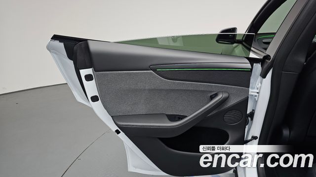 Tesla Model Y 2026 — photo 15