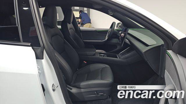 Tesla Model Y 2026 — photo 16