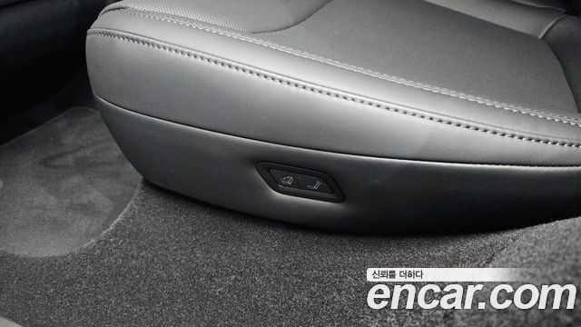 Tesla Model Y 2026 — photo 33