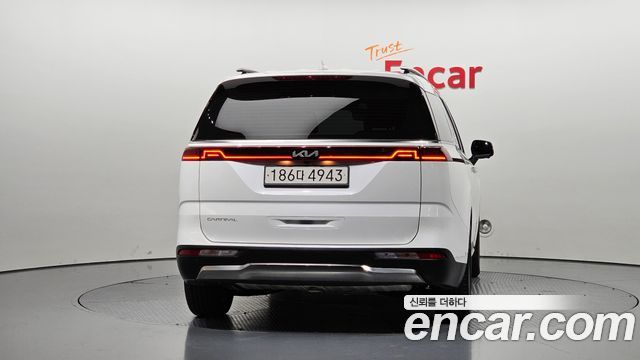Kia Canival 2023 — photo 4