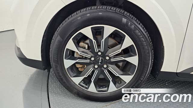 Kia Canival 2023 — photo 5